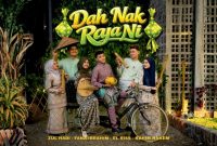 Setahun sekali Aidilfitri muncul kembali Ku rasa sungguh gembira Di hati Rasa nak pulang Ke desa berjumpa Dengan ibu ayah yang tercinta Dan sanak saudara Ketupat dan lemang Sedapnya buat aku terbayang Tak sabar rasanya Nak pulang ke desa Indahnya rasa berkumpul Dengan sanak saudara Meraikan hari kemenangan kita Tapi kurasa sunyi Tahun ni sendiri lagi Dah nak raya ni Kenapa single lagi Dah nak raya ni Itu lah select lagi Dah nak raya ni Kami semua dah happy Alamak tolong maafkan kami Tapi kurasa sunyi Tahun ni sendiri lagi Dah nak raya ni Kenapa single lagi Dah nak raya ni Itu lah select lagi Dah nak raya ni Kami semua dah happy Alamak tolong maafkan kami Dah nak raya ni Kenapa single lagi Dah nak raya ni Itu lah select lagi Dah nak raya ni Kami semua dah happy Alamak tolong maafkan kami Selamat hei selamat hari raya Aidilfitri mulia Maaf zahir dan batin